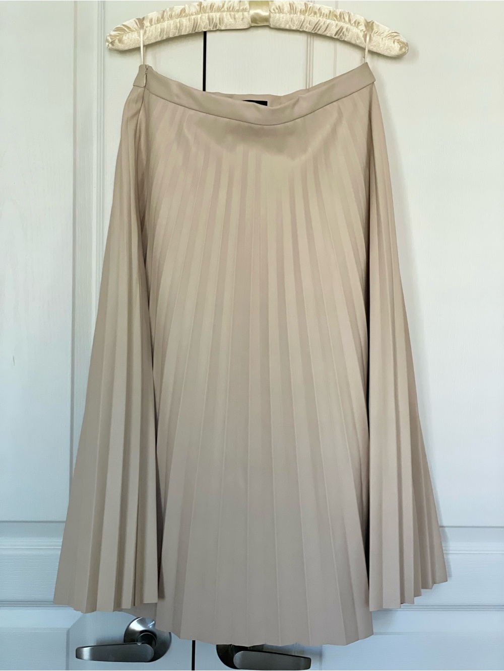 7 For All Mankind Pleated faux leather Midi Skirt in Beige